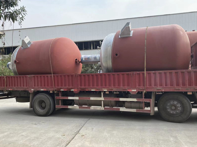 湖南不銹鋼反應(yīng)釜發(fā)貨出廠(chǎng)